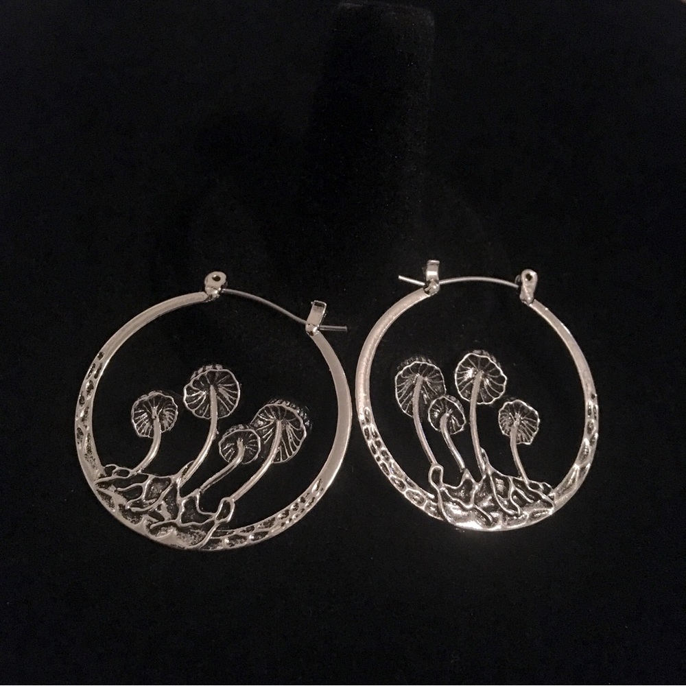 Retro Bohemian Style Silver Mushroom Hoop Earrings - Picture 2 of 6